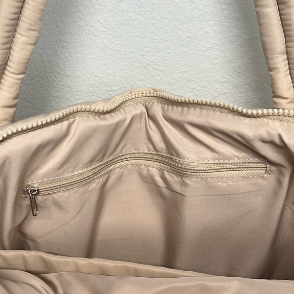 Wilo The Label The Label Puffer Tote Bag (Beige) w/ Carry-On Sleeve - Picture 6 of 9